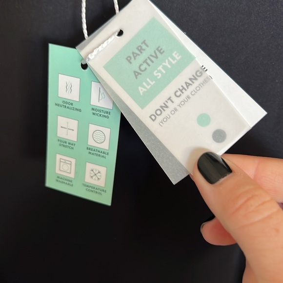 NWT black size small crop top - Picture 4 of 6